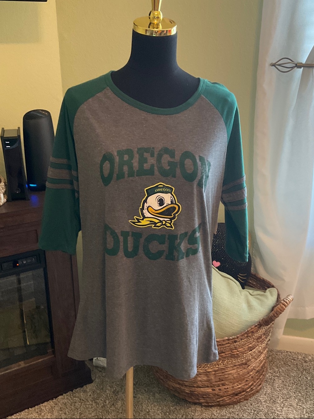 Women’s Size XL Oregon Ducks 3/4 Sleeve Tee, NWT, Super Cute!